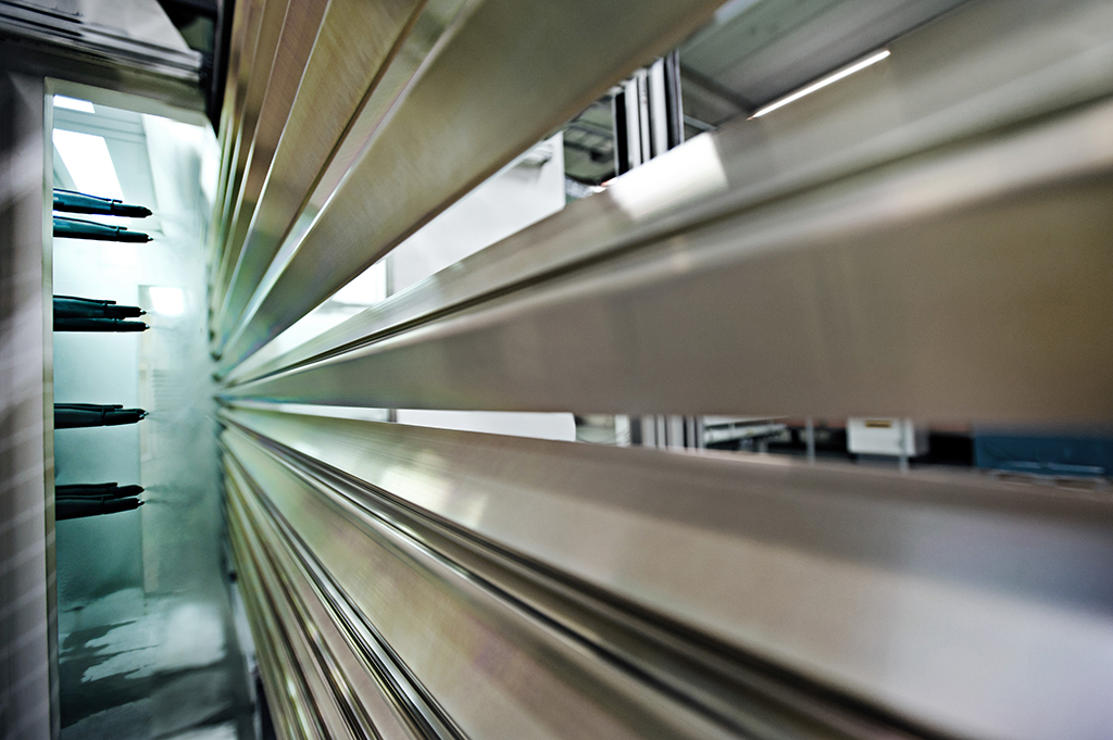 a blurry view of a hallway