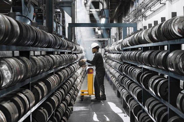 Employee racking die at Hydro Portland